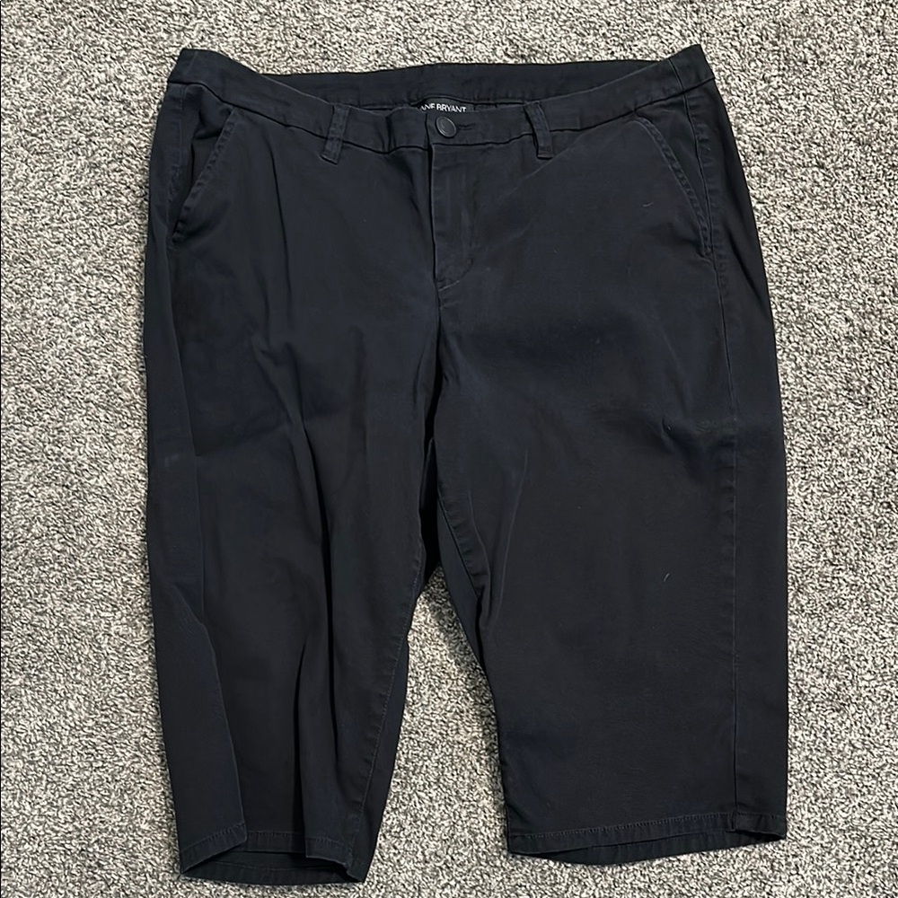 Women’s black capri pants